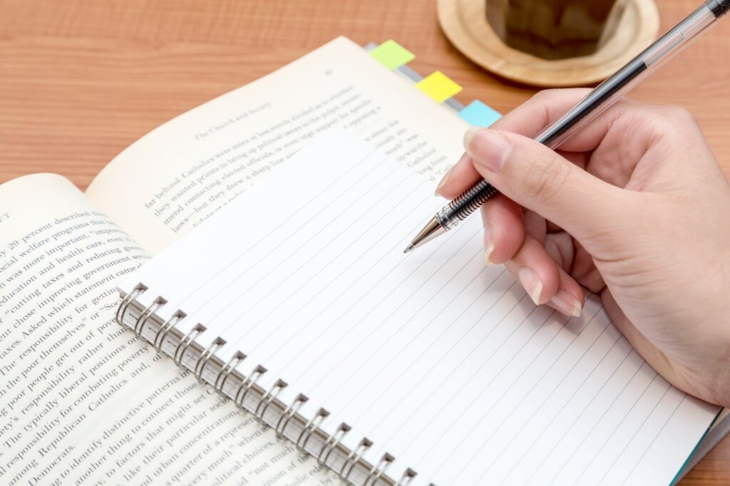 日記を書くイメージ